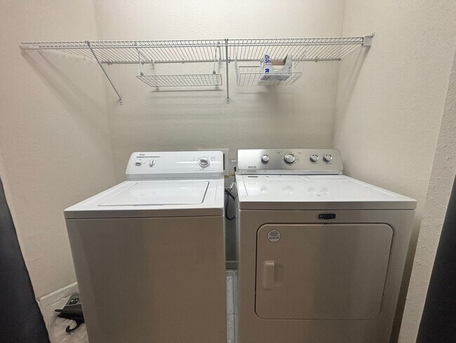 Building Photo - Amazing Neighborhood 3/3 W/Great Amenities!