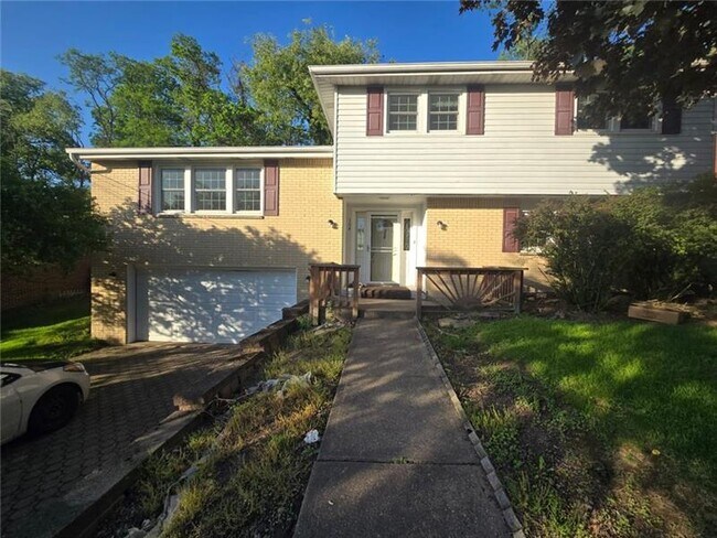 Primary Photo - 104 Briar Crest Dr