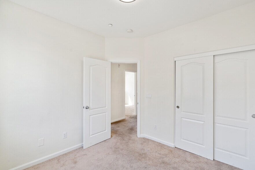 Building Photo - 7981 Bellina St