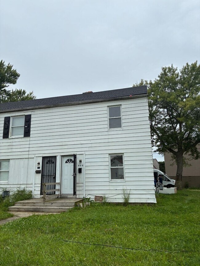 Building Photo - 949-955 South Central Dr