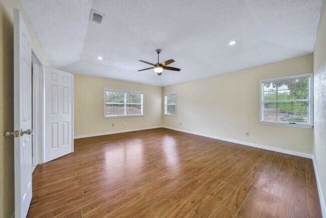 Building Photo - 3006 Mesquite Dr