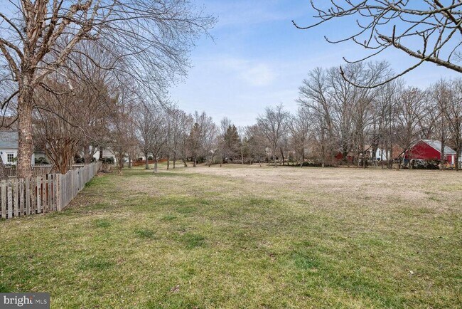 Building Photo - 6603 Forsythia St