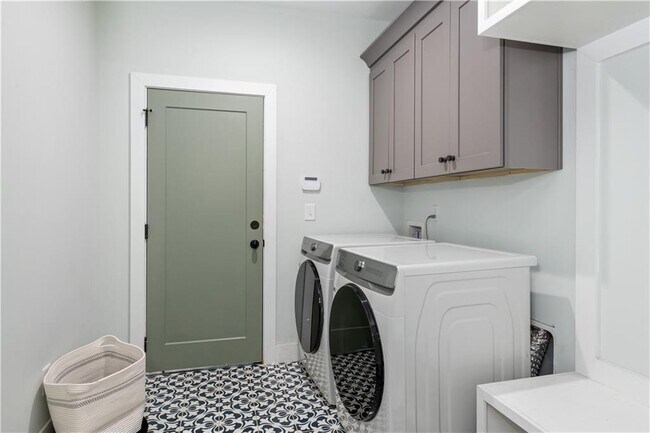 Building Photo - 1393 Glenwood Ave SE