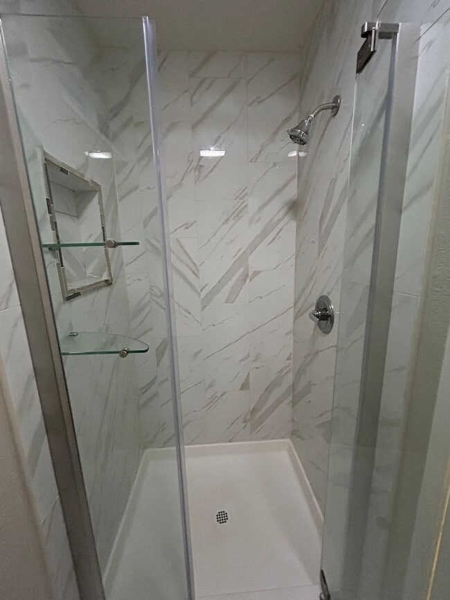 Building Photo - Beautifully Updated 4-Bedroom Home in Came...