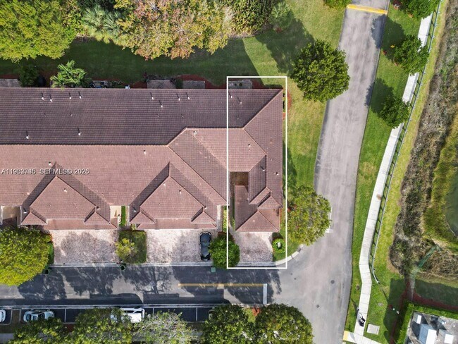 Building Photo - 2467 SE 19th St