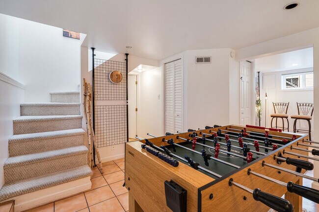 Building Photo - 2403 7th Ave W