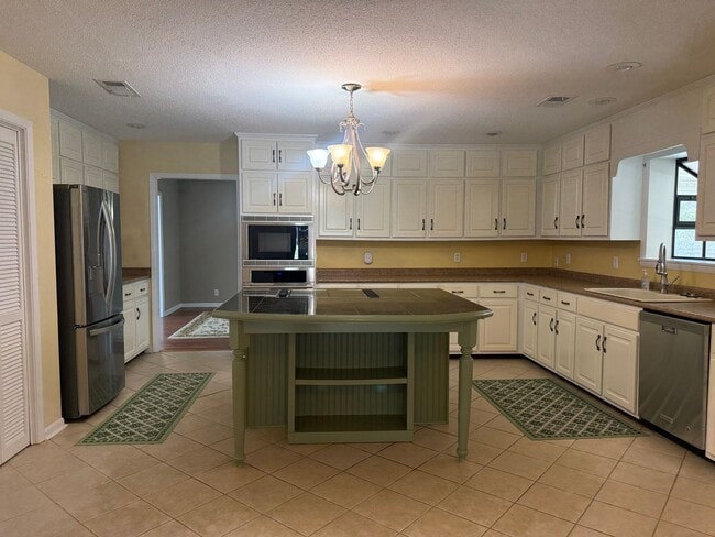 Building Photo - 133 River Ridge Rd