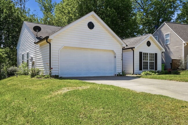 Building Photo - RANCH HOME with 3 bedrooms and 2 baths-CONVENIENT LOCATION