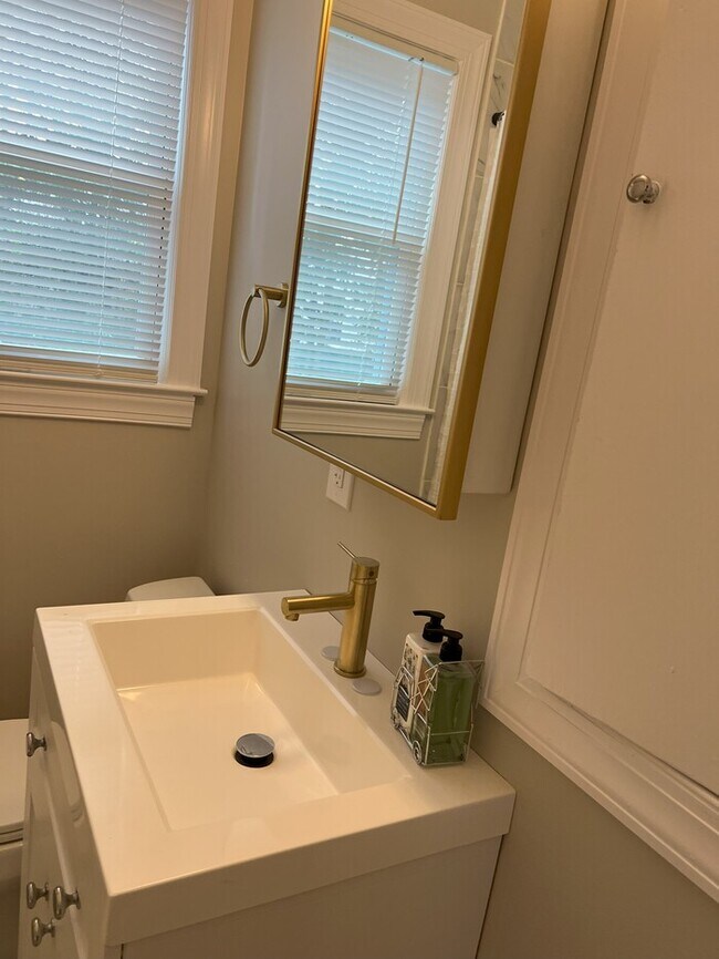 Building Photo - Beautifully Renovated 2BR Home with Modern...