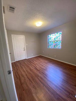 Building Photo - 9806 Roxanna Dr