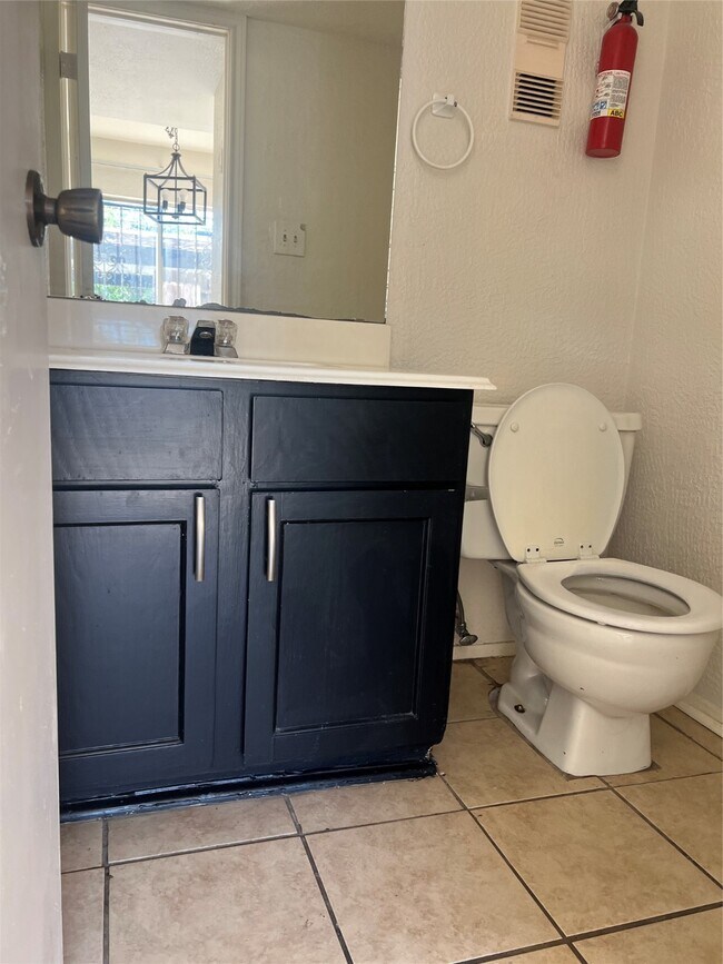 Building Photo - 6111 Beverly Hill St