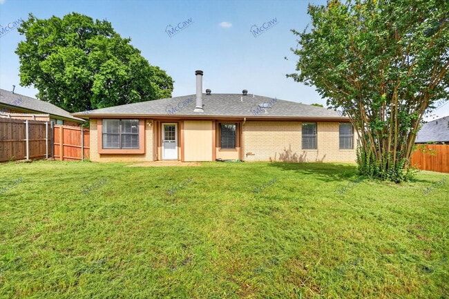 Building Photo - 2607 Parkview Dr