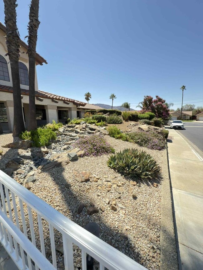 Building Photo - 2890 Summer Set Cir