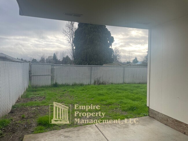 Building Photo - 3806 Dove Ln