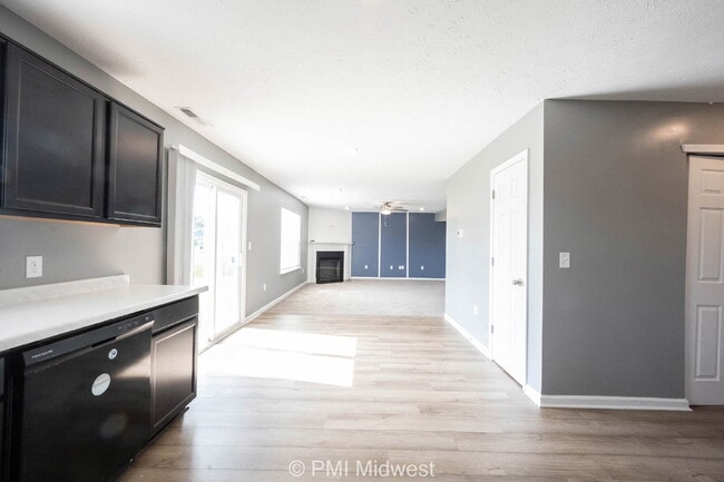 Building Photo - 3975 Fenwick Ln