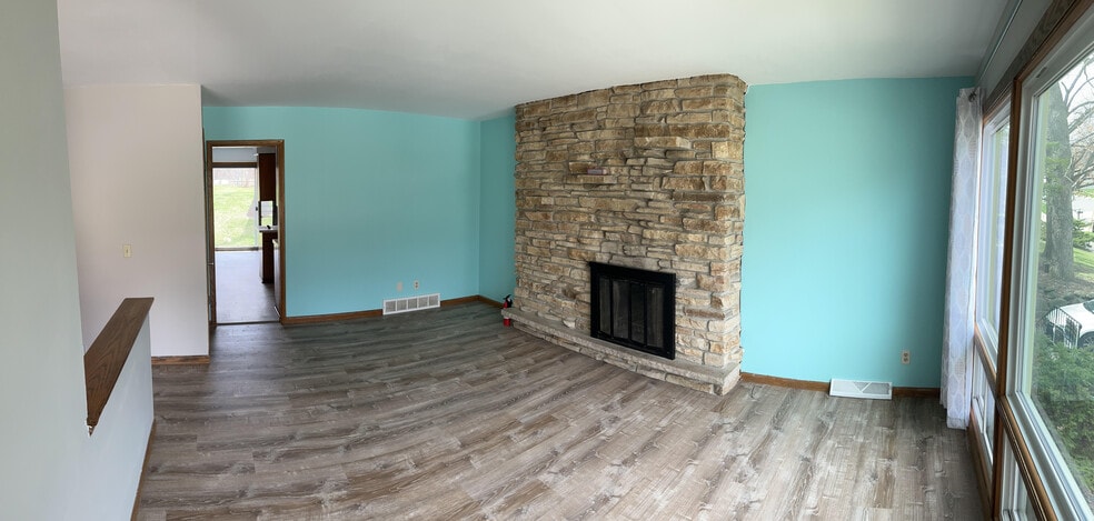 Living Room - 3001 Ashford Ln