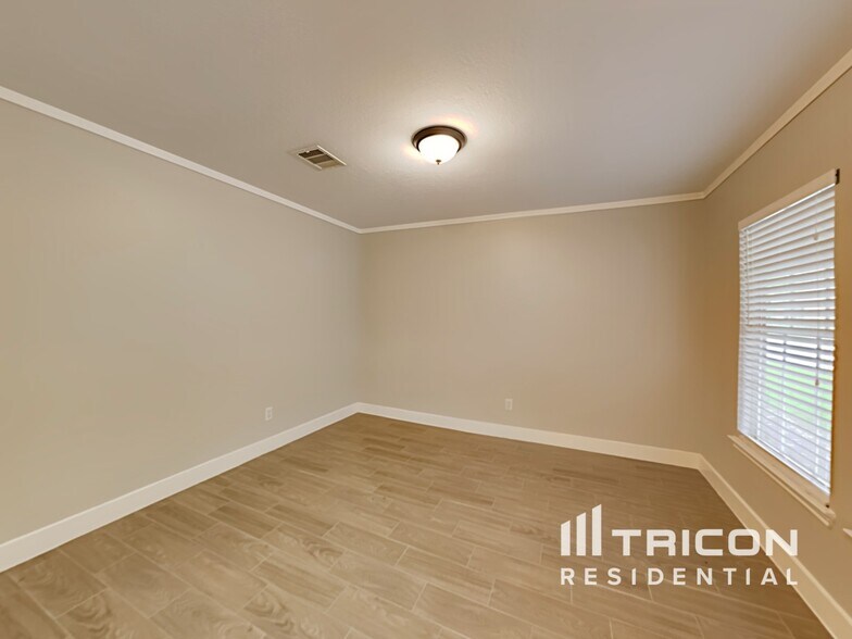 Building Photo - 21880 Silver Oak Ct