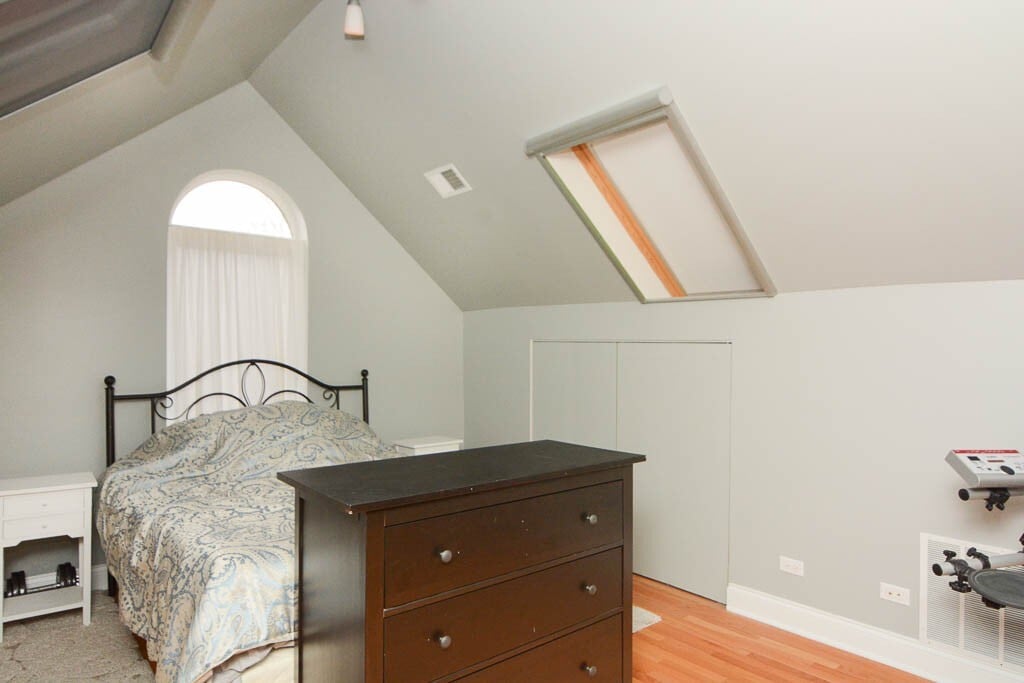 Building Photo - 949 N Winchester Ave