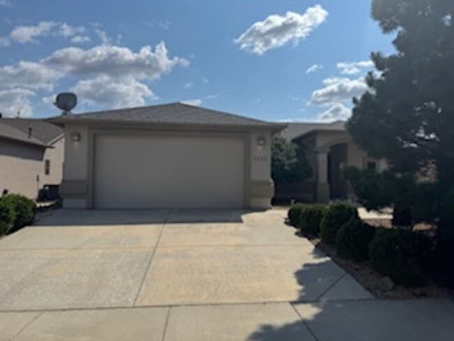 Building Photo - Charming 3 Bedroom 2 Bathroom With Den Hom...