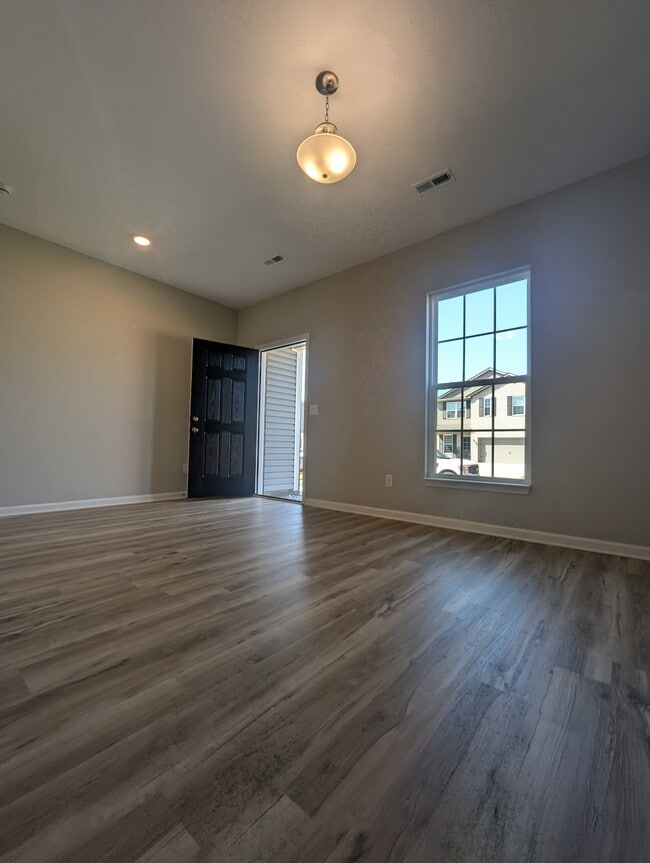Building Photo - 1619 Hickory