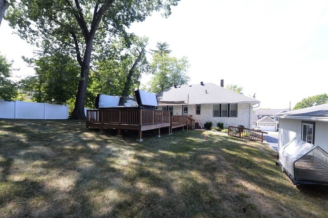 Building Photo - 354 Frieda Ave