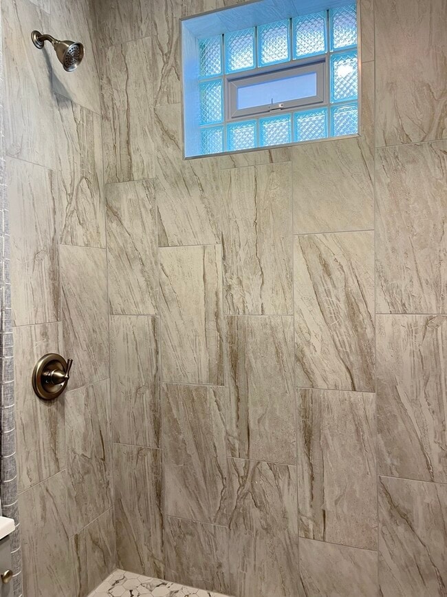 Building Photo - 3821 W Fillmore St