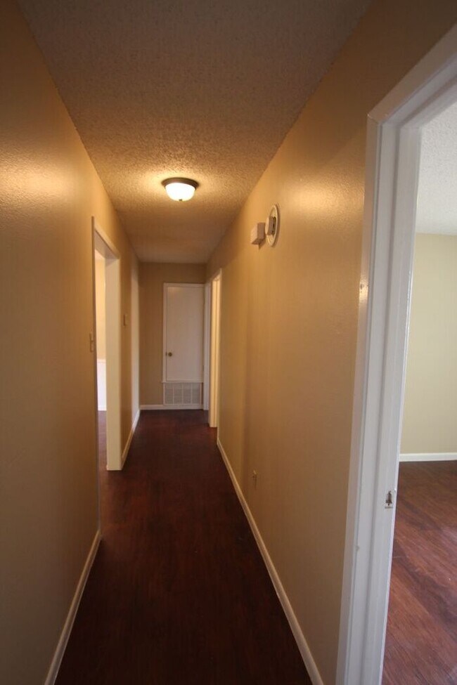 Building Photo - 3 Bedroom Duplex in Tyler!