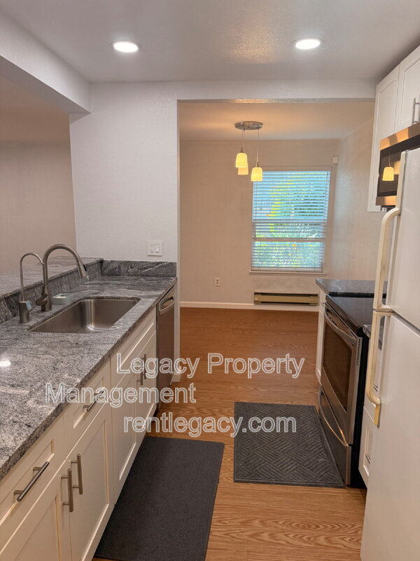 Building Photo - 7 Lancaster Cir