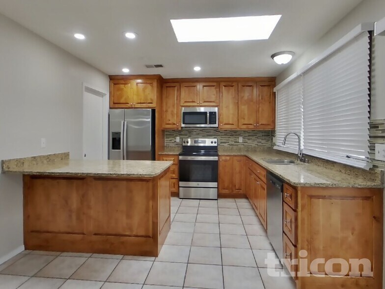 Building Photo - 1416 Nemesia Pl NE