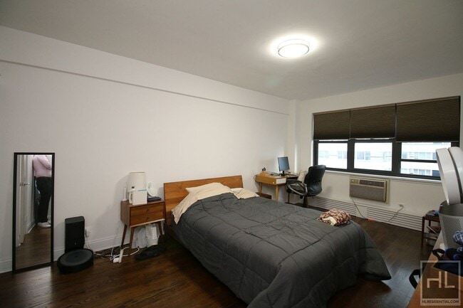 Building Photo - 219 E 69th St