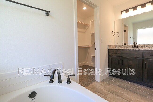 Building Photo - 1510 Emmerson St