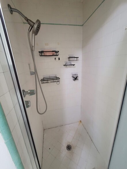 Building Photo - 2321 Veteran Ave