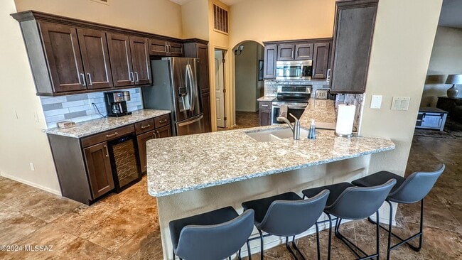 Building Photo - 38135 S Rolling Hills Dr