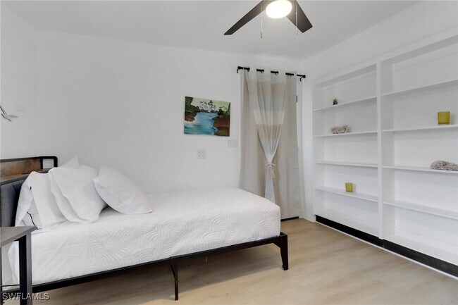 Building Photo - 28215 Sunset Dr