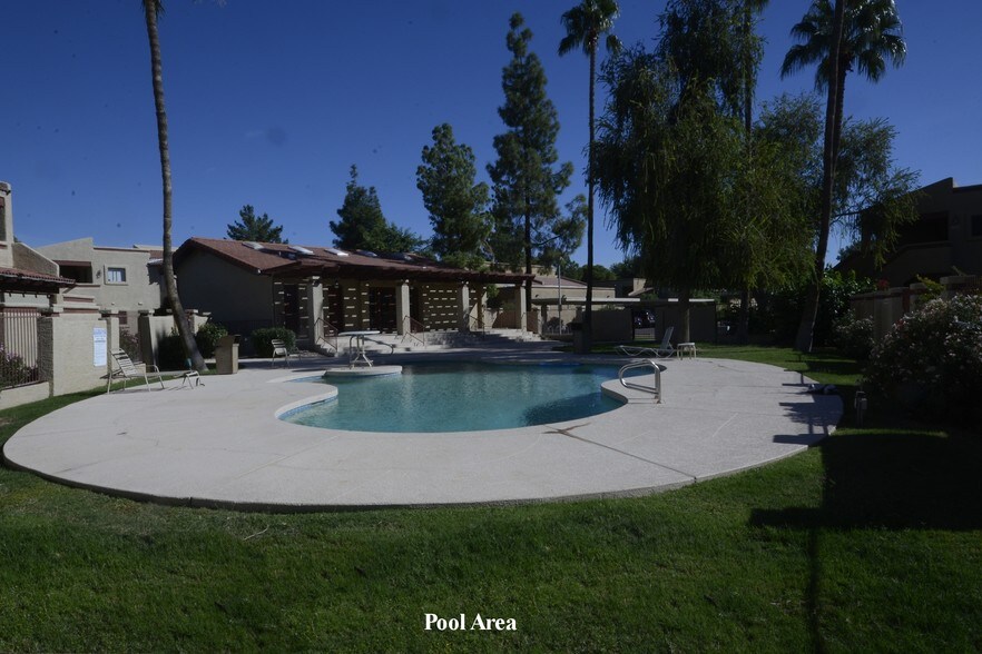 Building Photo - 850 S River Dr