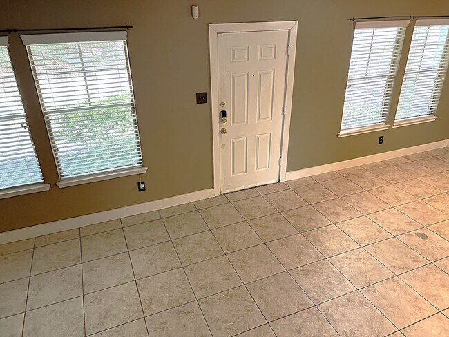Building Photo - 6819 Kingwood Glen Dr