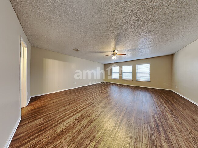 Building Photo - 5204 Blue Cir