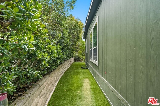 Building Photo - 29500 Heathercliff Rd