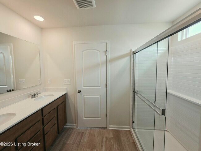 Building Photo - 11144 Castlebrook Dr