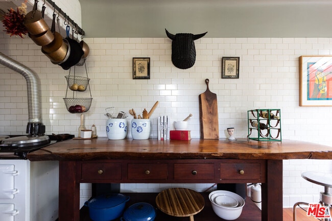 Building Photo - 1046 W Kensington Rd