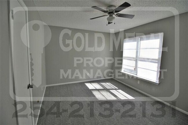 Building Photo - A charming 2-bedroom, 1.5-bathroom townhome now available for rent!