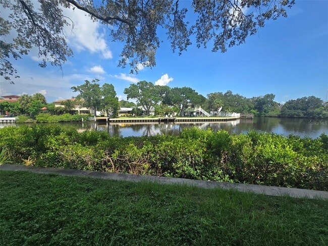 Building Photo - 9009 Tudor Dr