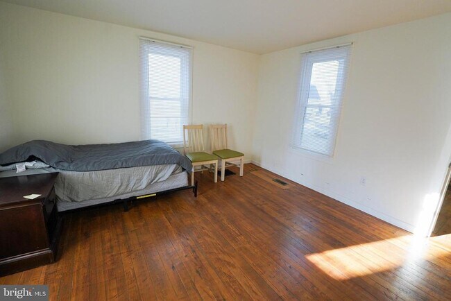 Building Photo - 231 Newton St