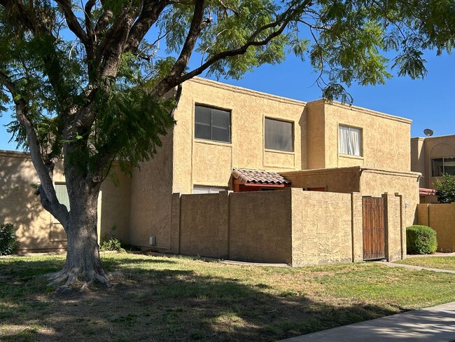 Building Photo - 948 S Alma School Rd