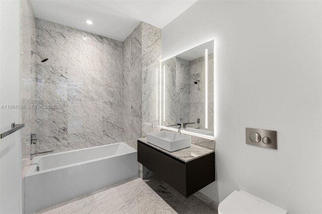 Building Photo - 5 Grove Isle Dr