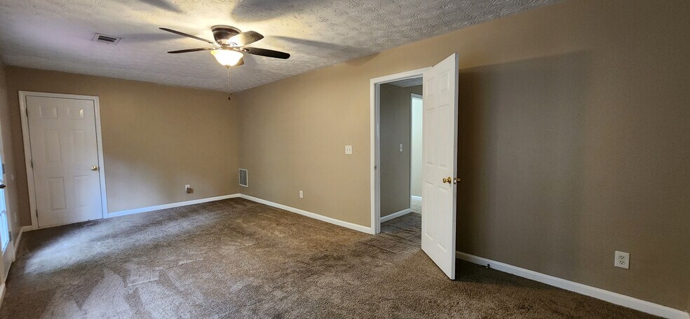 Building Photo - Room in House on Valley Green Rd