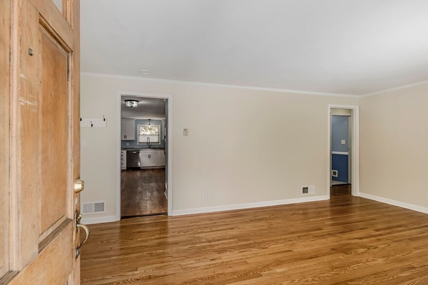 Building Photo - 602 E Garden St