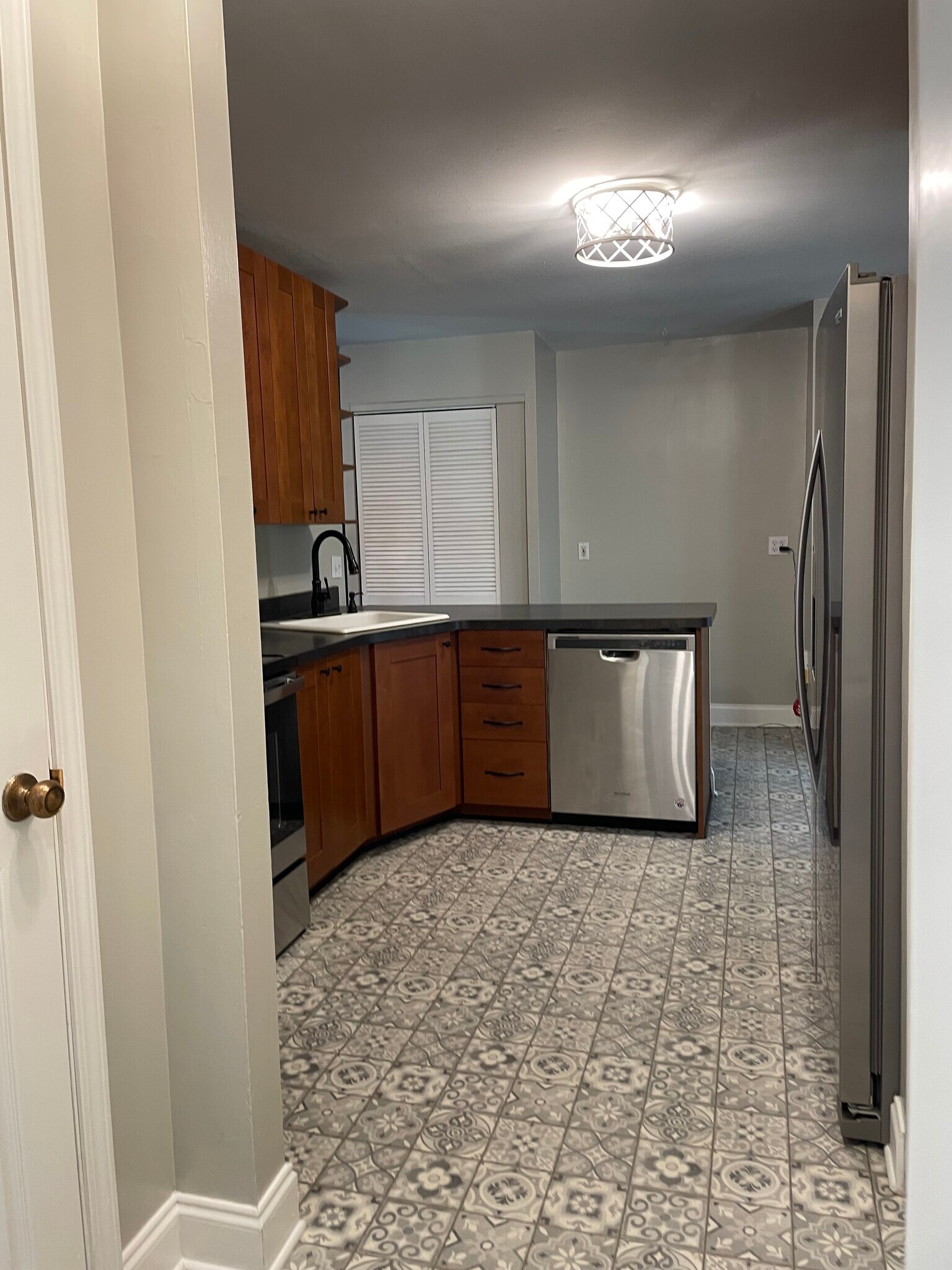 Building Photo - 956 Seville Dr