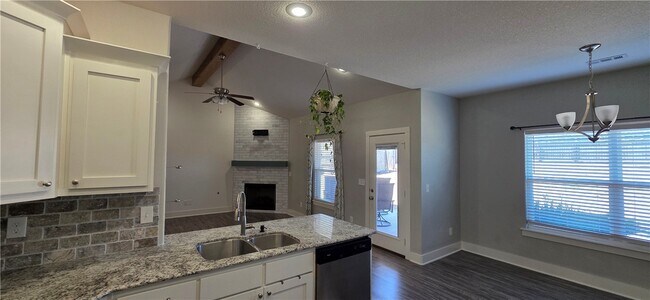 Building Photo - 511 Captain Stockton St