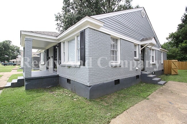 Building Photo - Welcome to 93 Eastview! MOVE IN SPECIAL IN DETAILS !!